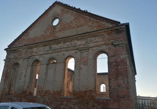 Co dalej ze „szklanym dachem” nad synagogą?