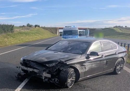 Groźne zdarzenie na S5. Kierowca BMW uderzył w bariery