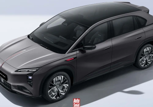 Chińczycy niemal opracowali perpetuum mobile. Hongqi EHS7 ładuje się ze słońca