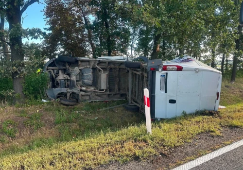 Bus rozpadł się na pół. Wypadek na ‘jedenastce’