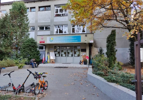 Czy Krakowowi zabraknie pieniędzy na pensje w szkołach? Miasto odpowiada: będzie wiadomo po wrześniu