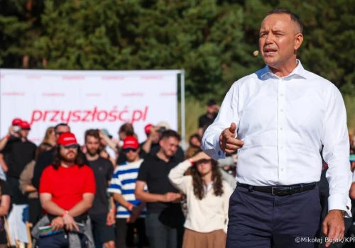 Prezydent obiecuje młodym: darmowy kurs prawa jazdy w szkole