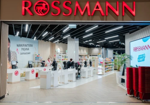 Zamiast błądzić po drogerii, wyciągnij telefon. Rossmann wdraża wewnętrzny GPS w całej Polsce