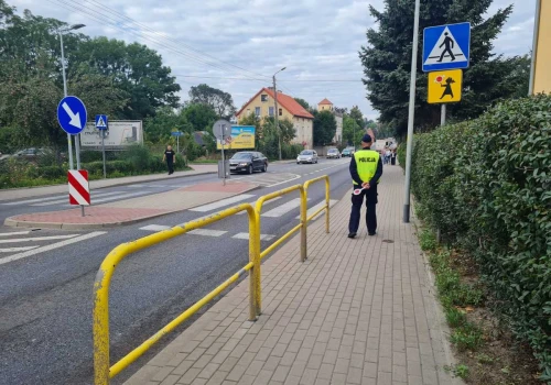 Będą dyżurować przy szkołach, a już dziś apelują: pokaż dziecku drogę do szkoły