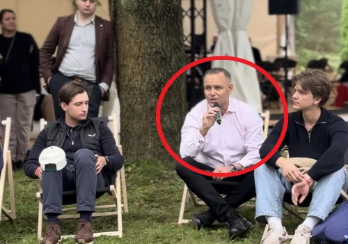 Nawrocki wystroił się w różową koszulę, TAK to tłumaczy modowa ekspertka. „Pewna niespójność”