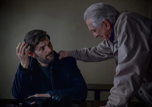 „Szeptacz” to nowy thriller Netflixa. Czy dorówna literackiemu oryginałowi?