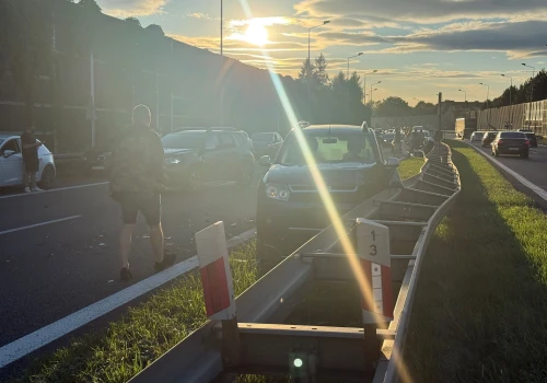 Kraksa na S-1 w Bielsku-Białej. Zderzyło się kilka samochodów i motocykl