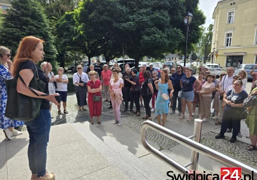 Śladem lupanarów, stosów i katów. Świdniczanie tłumnie przybyli na kolejny Spacer z Historią