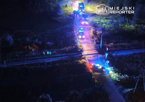 Tragedia na koniec wakacji. Nastolatkowie na skuterze wjechali pod pociąg. Nie żyje 14-latek, 13-latka ranna