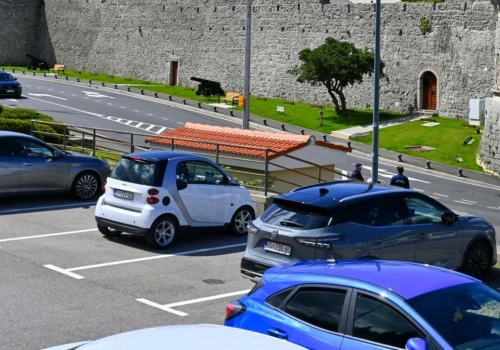 Zachowaj bilet z parkingu w Chorwacji. Rachunek może przyjść po latach