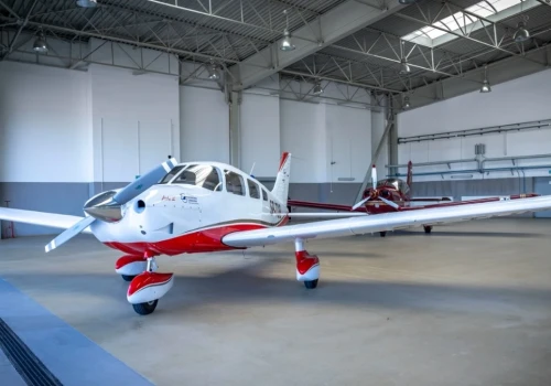 Kupili samolot za 2 mln zł. Ma nauczyć pilotów latać na ślepo