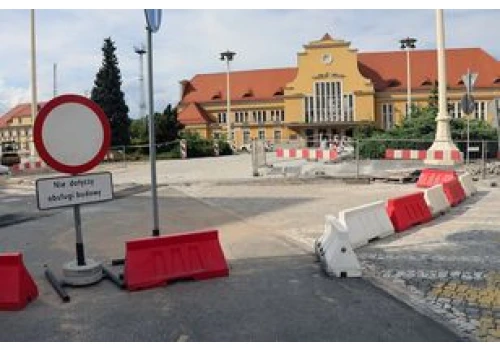 Budowa Multimodalnego Centrum Przesiadkowego w Legnicy. Zobaczcie aktualne zdjęcia