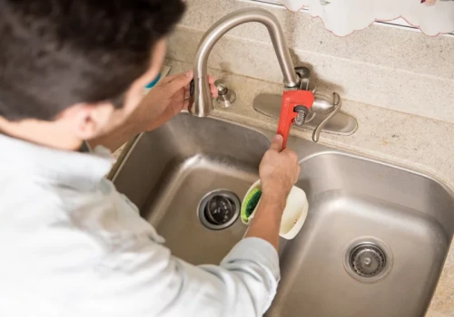 Kosztuje kilka złotych, a oszczędza rozkręcania syfonu. Hydraulicy wiedzą, że tu zaczyna się problem