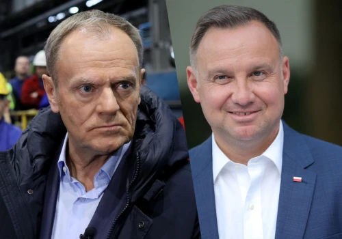 Duda pokazał TO zdjęcie Tuska z Putinem. Sikorski natychmiast odpowiedział