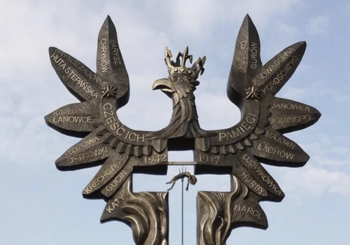Pamięć o tragicznych wydarzeniach na Kresach. Polskie ofiary zbrodni wołyńskiej doczekały się upamiętnienia
