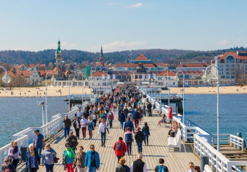 Polacy odkrywają tańszy sposób na wakacje. Hotele obniżają ceny nawet o 1/3