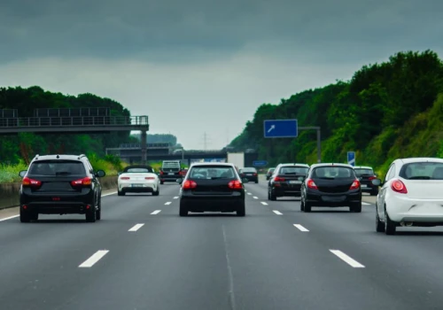 Polacy oszaleli na punkcie tych aut. Choć są droższe o 60 proc., znikają z placów na pniu