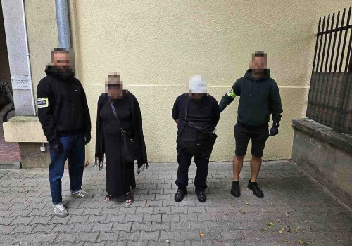 Doliniarze wpadli na bazarze. Okradli 90-letnią kobietę