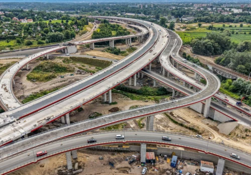 Ogromny węzeł niemal gotowy. Droga ekspresowa 20 metrów nad ziemią