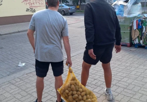 Praga-Południe. Wyniósł ze sklepu worek ziemniaków. Okazuje się, że okradał go od jakiegoś czasu