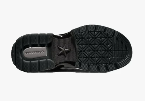 Klasyczne trampki już nie wystarczają. Converse coraz odważniej bawi się Chuckiem Taylorem