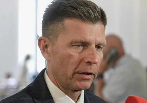 Petru chwali Nawrockiego. 