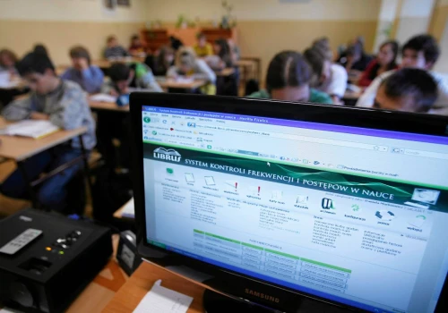 Fiasko pomysłu państwowego e-dziennika? Karol Nawrocki zawetował ustawę