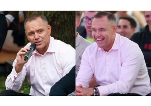 Karol Nawrocki w różowej koszuli w Juracie. Ekspertka ocenia: 