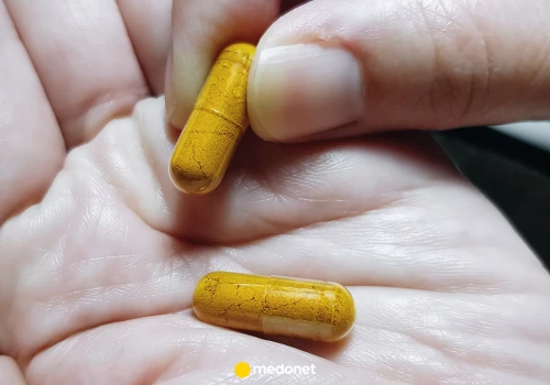 Jak działa berberyna? Farmaceutka wyjaśnia, na co stosować. Wskazuje bezpieczne dawki