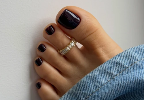 Smoky amethyst i vampy red. Odkrywam najpiękniejszy pedicure na wrzesień