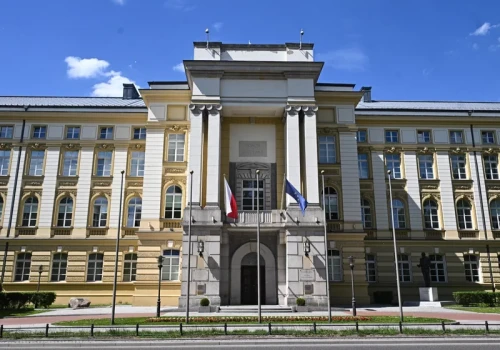 Protest przed siedzibą KPRM. Nauczyciele rozczarowani Tuskiem