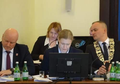 Przez większość sesji radni kłócili się o wynagrodzenie prezydenta. Czy ten nieco ponad tysiąc złotych jest tego warty?