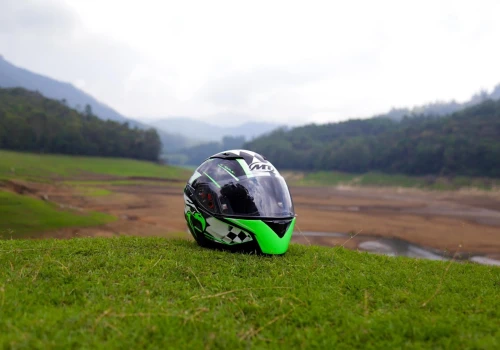 Kask motocyklowy - podstawa bezpieczeństwa na motocyklu