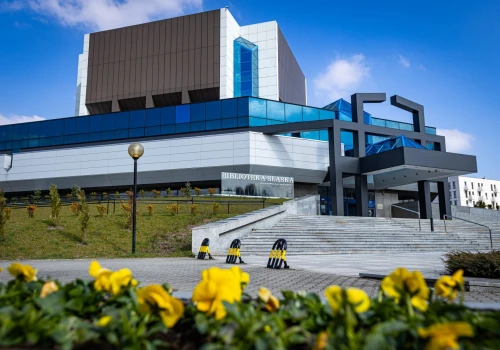 Wspomnienia z Himalajów: Niepublikowane zdjęcia i spotkanie z legendą Anną Okopińską w Bibliotece Śląskiej