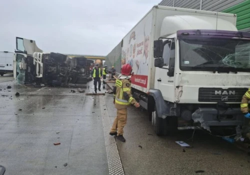 Wypadek na autostradzie A1. Droga w kierunku Katowic jest całkowicie zablokowana