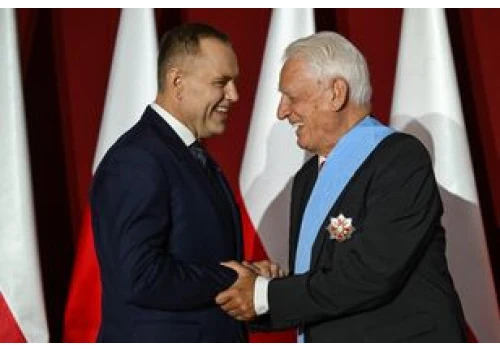 Nawrocki przyznał Order Orła Białego. 