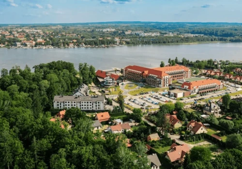 5⭐ hotel na Mazurach z aquaparkiem 🌊 i strefą spa nad Jeziorem Drwęckim 🏖️