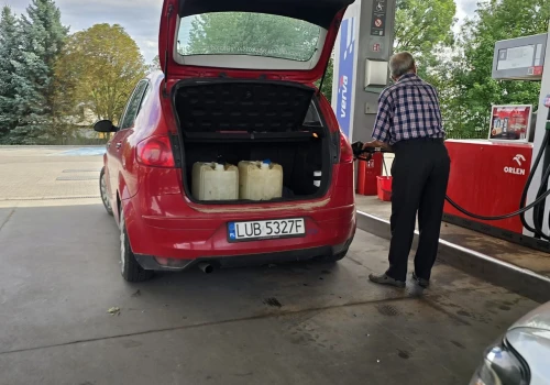 To ostatni dzień programu CPN, od jutra paliwo będzie droższe. Trwa szturm na stacje paliw