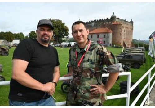 Fani militariów i amerykańskich aut przyjechali do Golubia-Dobrzynia. Tak wyglądał zlot na Zamku Golubskim