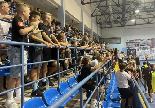 W Kazimierzy ekstraklasa na parkiecie i na trybunach
