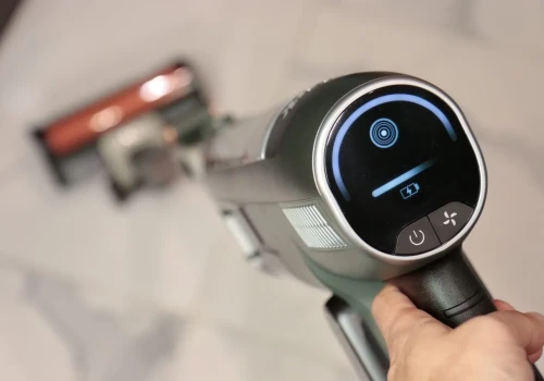 Recenzja Shark PowerDetect Speed Luxe. Pełnoprawny odkurzacz, z którym się nie pobrudzisz