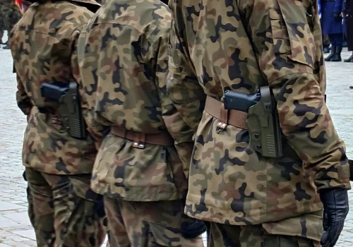 Fałszywy alarm w jednostce wojskowej na Warmii i Mazurach. Zatrzymano dwóch mężczyzn