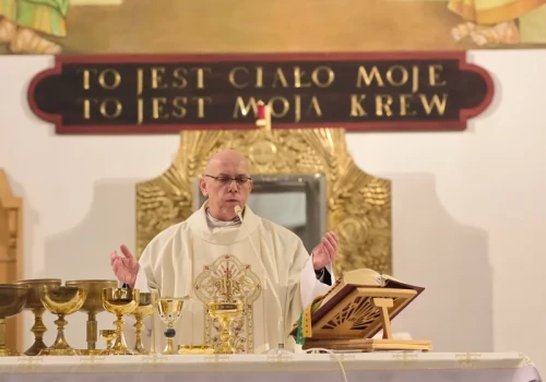 „Takich ludzi jest coraz mniej”. Niezwykła historia prałata z Białegostoku