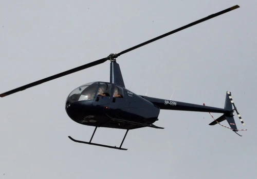Zerwał linię energetyczną i odleciał. Policja poszukuje pilota śmigłowca