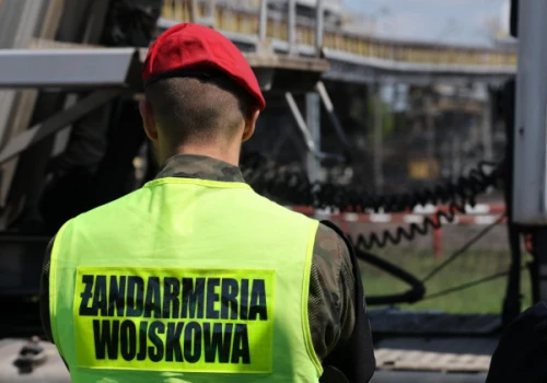 Fałszywy alarm w jednostce wojskowej. Dwóch mężczyzn w rękach służb