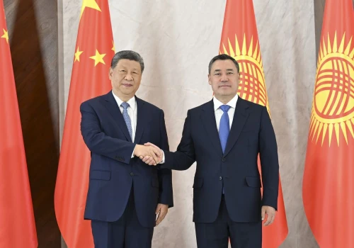 Xi Jinping spotkał się z prezydentem Kirgistanu Sadyrem Dżaparowem