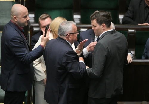62 lata wieku emerytalnego dla kobiet i mężczyzn. Sejm zdecydował