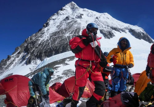 100 tysięcy dolarów za Everest? Nepal kończy z bieda-wspinaczami i stawia na milionerów