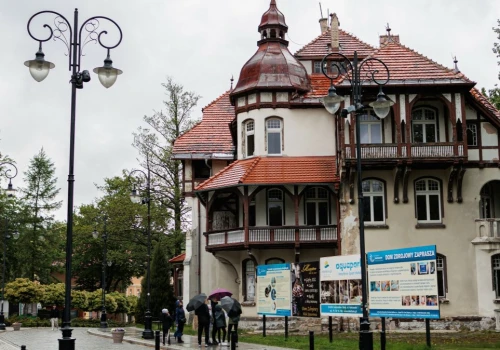 Lubiane uzdrowisko z promocjami na jesień. Przyciąga mikroklimatem
