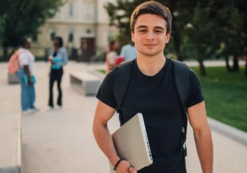 Chcesz pracować w służbach? Sprawdź, co dają studia z bezpieczeństwa wewnętrznego we Wrocławiu